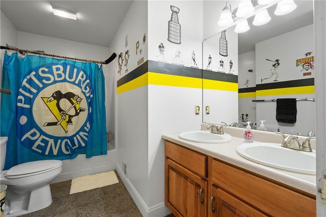 2021 Sterling Dr, House other with 4 bedrooms, 4 bathrooms and 3 parking in Mc Donald PA | Image 28