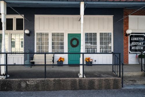 126 E Main St, Loretto, TN, 38469-2004 | Card Image