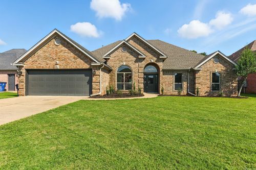 305 Maranes Cir, Maumelle, AR, 72113-6975 | Card Image