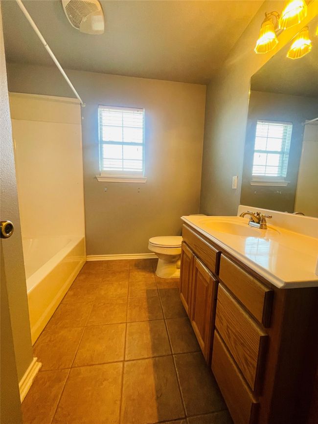 103 W 6 Th St, House other with 3 bedrooms, 3 bathrooms and null parking in Lindsay TX | Image 13