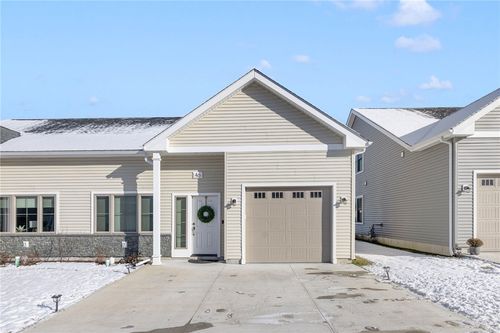 46 W Valley Cir, West Warwick, RI, 02893-1861 | Card Image