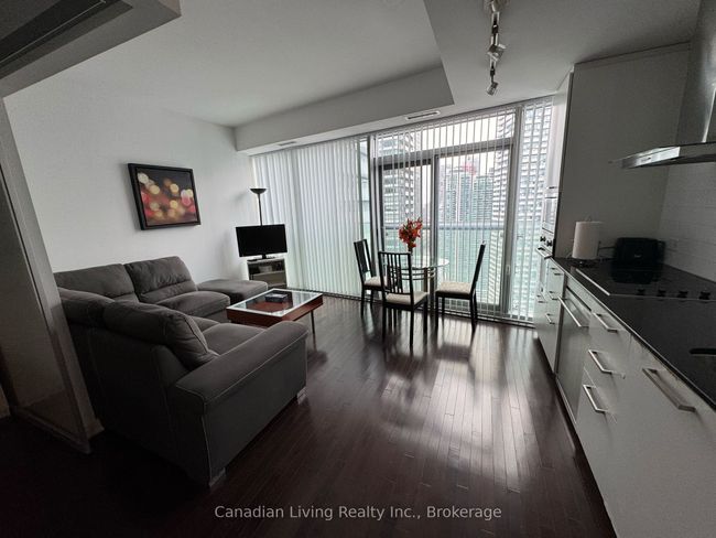 3901 - 12 York St, Condo with 1 bedrooms, 1 bathrooms and null parking in Toronto ON | Image 4