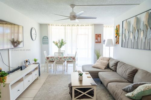 102-3500 Blue Lake Dr, Pompano Beach, FL, 33064 | Card Image
