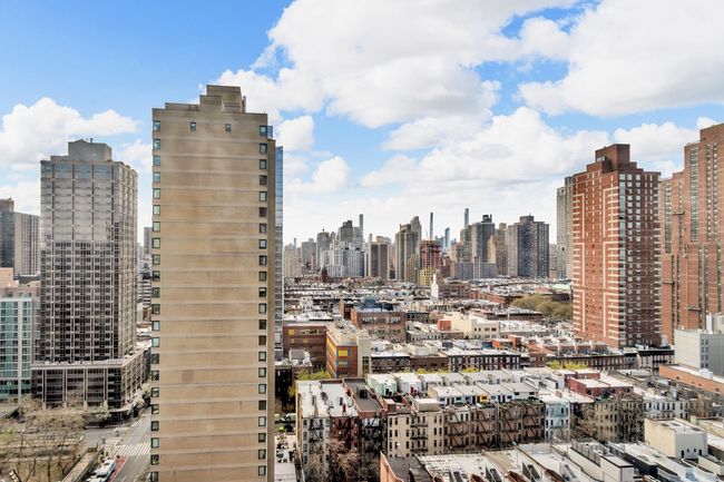 Panoramic Skyline View from Bedroom | Image 19