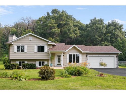 90 W Wood Ridge Dr, River Falls, WI, 54022-8295 | Card Image