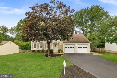10163 Yorktown Way, GREAT FALLS, VA, 22066-4210 | Card Image