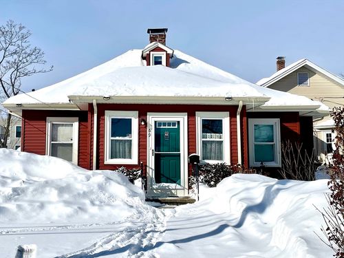 69 Ash St, Reading, MA, 01867-3130 | Card Image