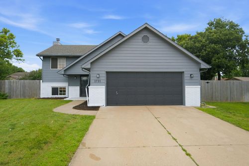 1721 N Redbarn Cir, Wichita, KS, 67212-5859 | Card Image