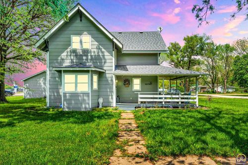 30 Main St, Osage City, KS, 66523-1460 | Card Image
