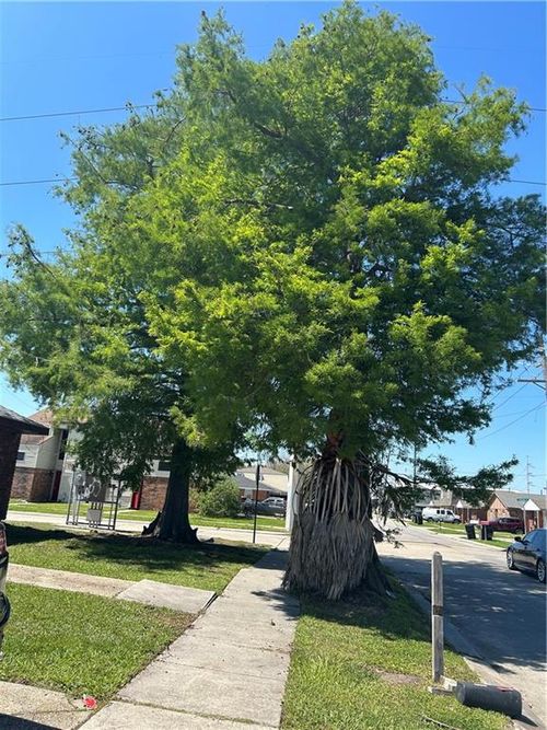 400 E Liberaux & Laplace Street, Chalmette, LA, 70043 | Card Image