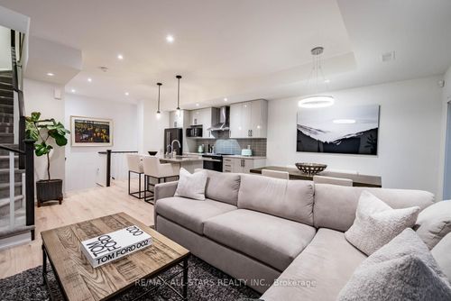 138 Covington Cres, Stouffville, ON, L4A4W8 | Card Image