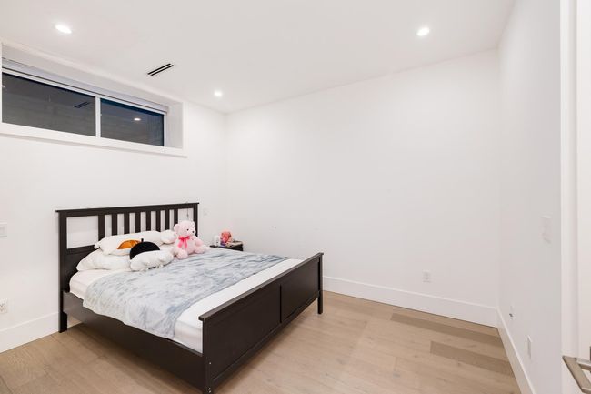 712 Keith Rd E, House other with 6 bedrooms, 7 bathrooms and 6 parking in North Vancouver BC | Image 28