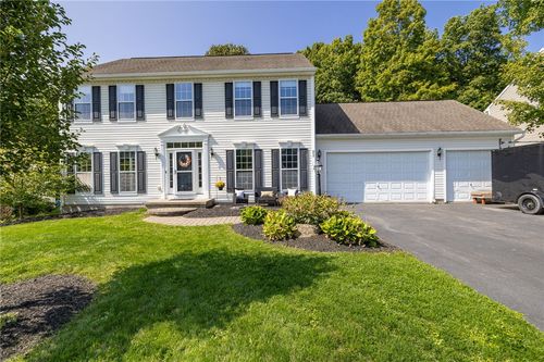 71 Chadwick Mnr, Fairport, NY, 14450-8820 | Card Image