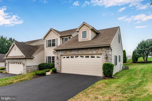 2 Stonecrest Trl, ELIZABETHTOWN, PA, 17022-8525 | Card Image