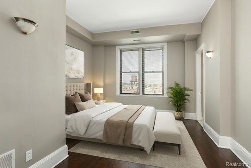 2900 E Jefferson Ave, Detroit, MI, 48207-5041 | Card Image