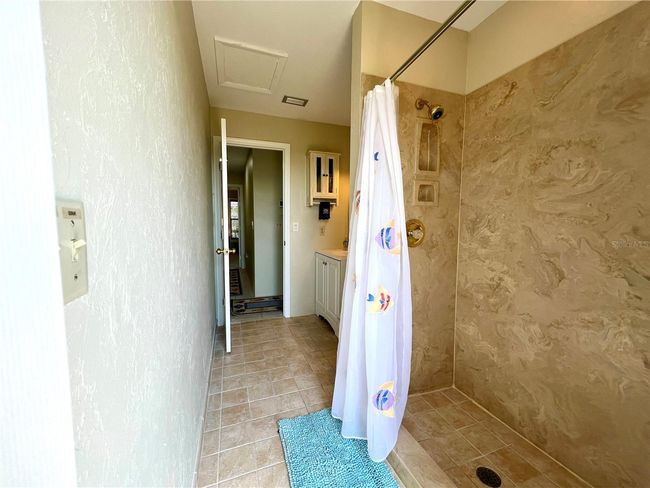 Guest bath | Image 28