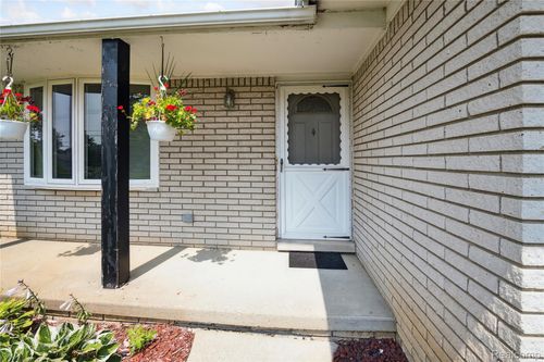 8268 Cooley Beach Dr, White Lake, MI, 48386-4310 | Card Image