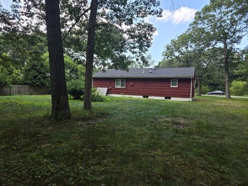 2665 River Rd, Calverton, NY, 11933-1612 | Card Image
