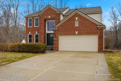 7598 Ring Neck Dr, Waterford, MI, 48327-4335 | Card Image