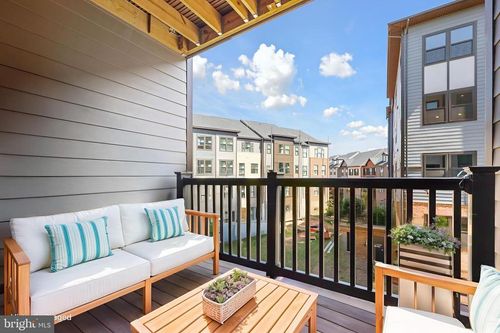311-4395 Peach Lily Ln, CHANTILLY, VA, 20151-1820 | Card Image