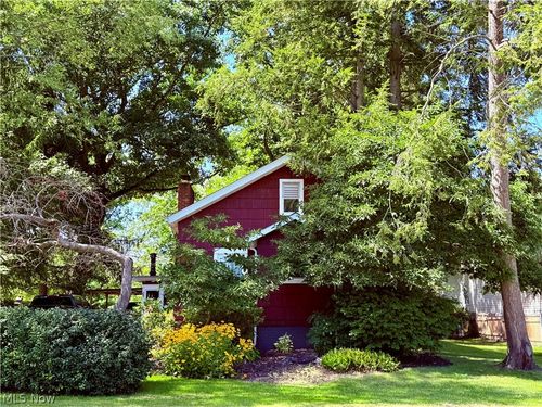 154 Taylor Rd, Barberton, OH, 44203-7639 | Card Image