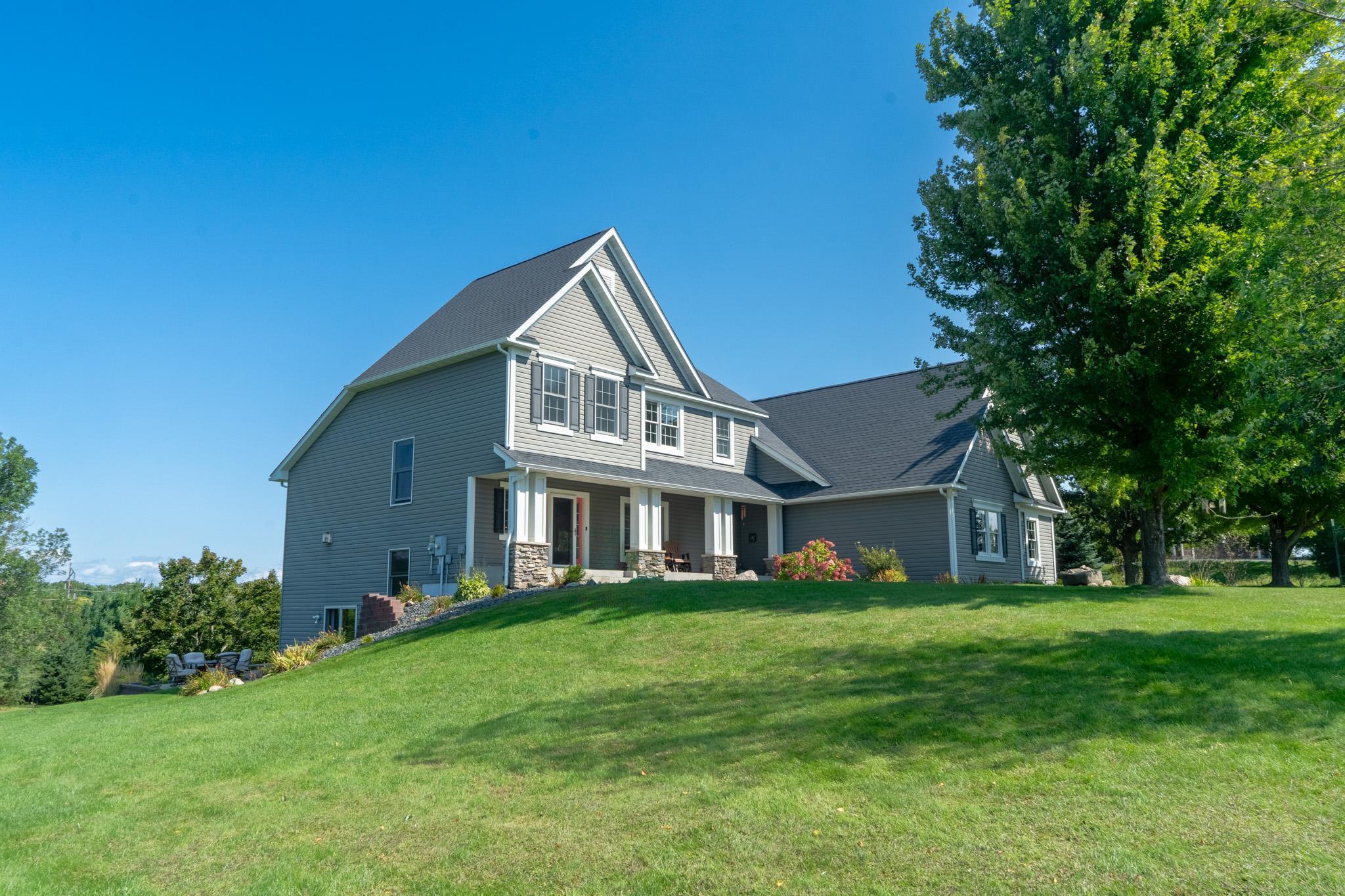 Bluebird Dr, Hudson, WI 54016