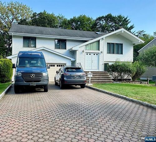 470 Summit St, Norwood, NJ, 07648-1219 | Card Image