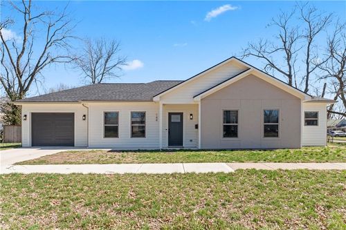 144 Pacific Ave, Osawatomie, KS, 66064-1150 | Card Image
