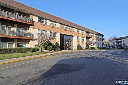 1111 River Rd, Edgewater, NJ, 07020-1335 | Card Image