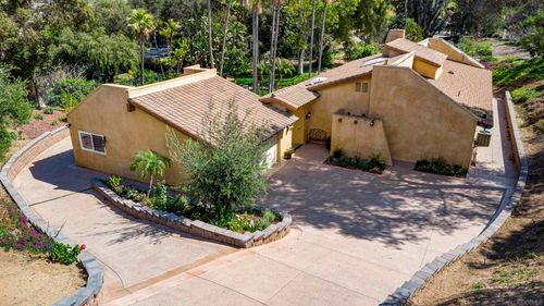 1315 Macadamia Dr, Fallbrook, CA, 92028-1112 | Card Image