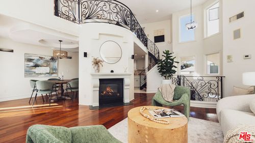 5-844 3rd St, Santa Monica, CA, 90403-1179 | Card Image