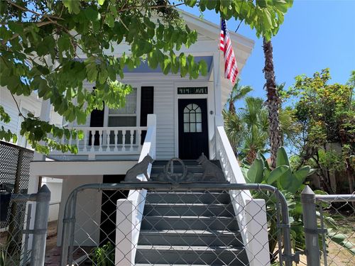 919 Avenue L, Galveston, TX, 77550-6237 | Card Image