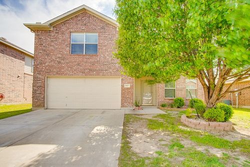 937 Canary Dr, Saginaw, TX, 76131-8818 | Card Image