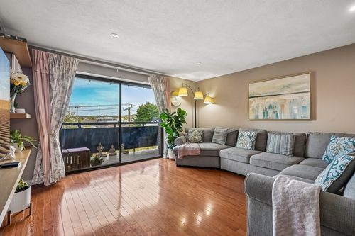 d43-32 Whites Ave, Watertown, MA, 02472-4305 | Card Image