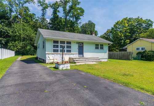 11 Toomey Dr, Poughkeepsie, NY, 12603-4214 | Card Image