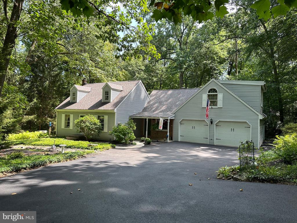 Apple Ln, Fleetwood, PA 19522