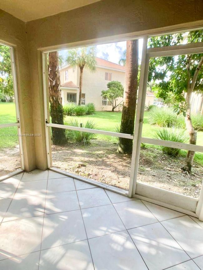 12115 Sw 5 Th Ct, Townhouse with 3 bedrooms, 3 bathrooms and null parking in Pembroke Pines FL | Image 6