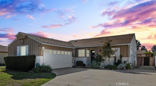 8131 Garden Grove Ave, Reseda, CA, 91335-1439 | Card Image