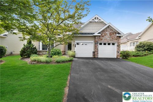 6467 Senate Dr, Bethlehem, PA, 18017-9489 | Card Image