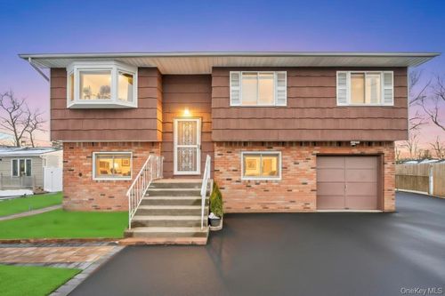 1-5494 Expressway Dr S, Holtsville, NY, 11742-1304 | Card Image