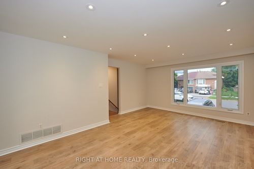 36 Ladner Dr, North York, ON, M2J3Z7 | Card Image