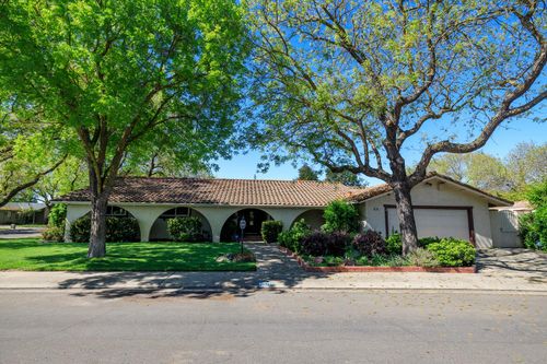 1001 Winsted Ln, Modesto, CA, 95355-4627 | Card Image