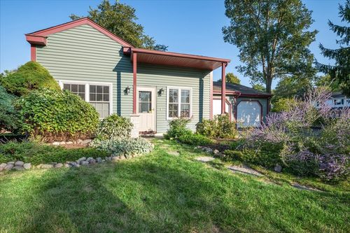 811 Newport Dr, Island Lake, IL, 60042-9560 | Card Image