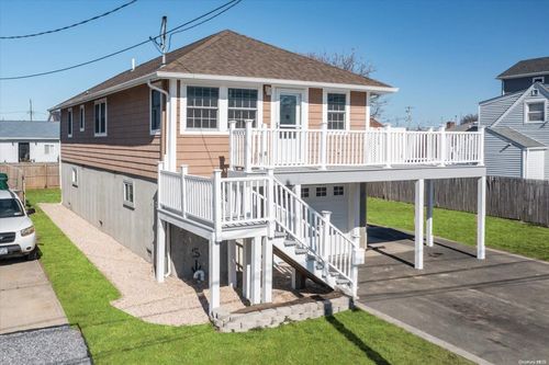 5 Lee Pl, Amity Harbor, NY, 11701-4036 | Card Image