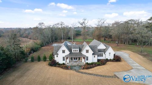 2582 S Broad St, Albertville, AL, 35950-8801 | Card Image