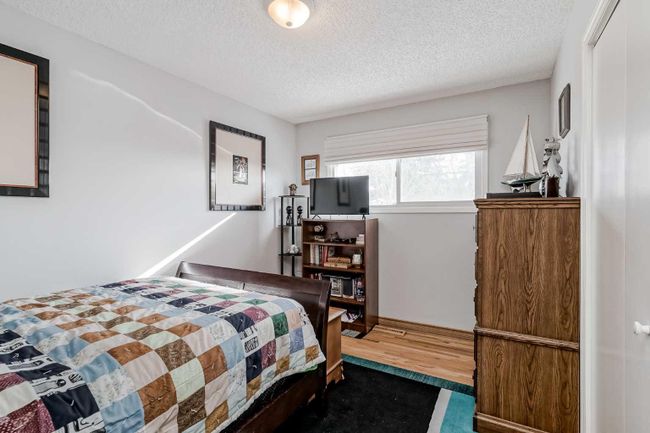 1968 Cottonwood Crescent Se, Home with 4 bedrooms, 2 bathrooms and 4 parking in Calgary AB | Image 23
