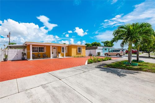 359 W 35th St, Hialeah, FL, 33012-4313 | Card Image