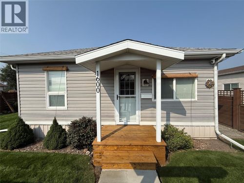 1600 4th St N, Cranbrook, BC, V1C3L7 | Card Image