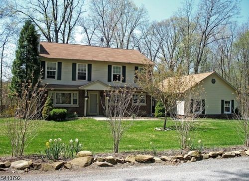 5 Linabury Ln, Chester, NJ, 07930-2354 | Card Image