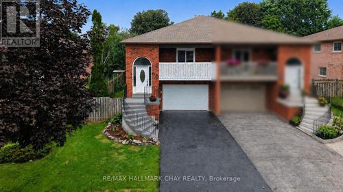 29 Porritt Street, Barrie (Ardagh), ON, L4N6Y3 | Card Image